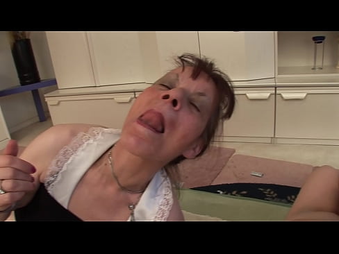 ❤️ Dos abuelas y un abuelo hacen un trío ️ Video de porno en es.com-milf-300.ru ❌️