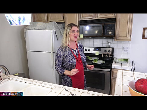 ❤️ Madrastra ordeñándole en la cocina antes de su cita ️ Video de porno en es.com-milf-300.ru ❌️