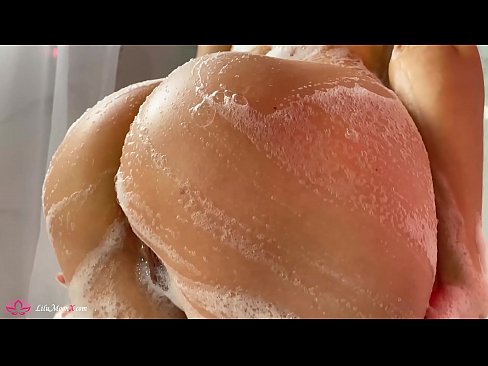 ❤️ Morena se masturba el coño con un vibrador hasta alcanzar un intenso orgasmo en la ducha ️ Video de porno en es.com-milf-300.ru ❌️